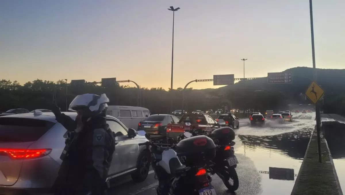 Ciclone: Maré alta causa alagamentos e prejuízos em Florianópolis