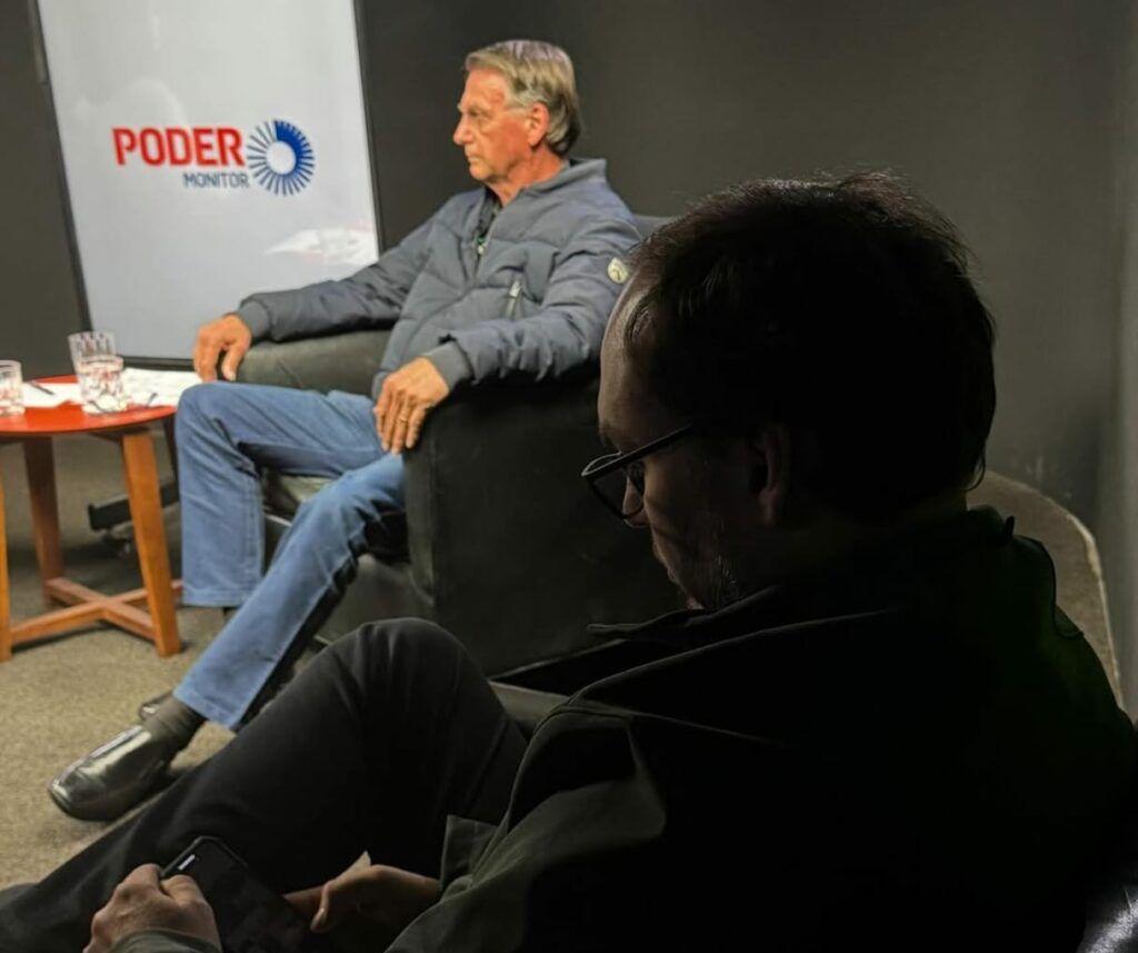 Em entrevista, Bolsonaro confirma pré-candidatura de Carlos Bolsonaro ao Senado por SC