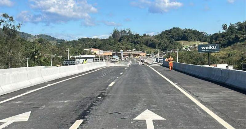 Entrega do viaduto do Badenfurt na BR-470 é adiada novamente