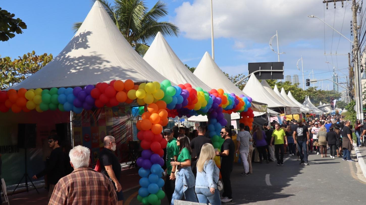 Festa dos Amigos anima a Avenida Atlântica neste sábado em Balneário Camboriú