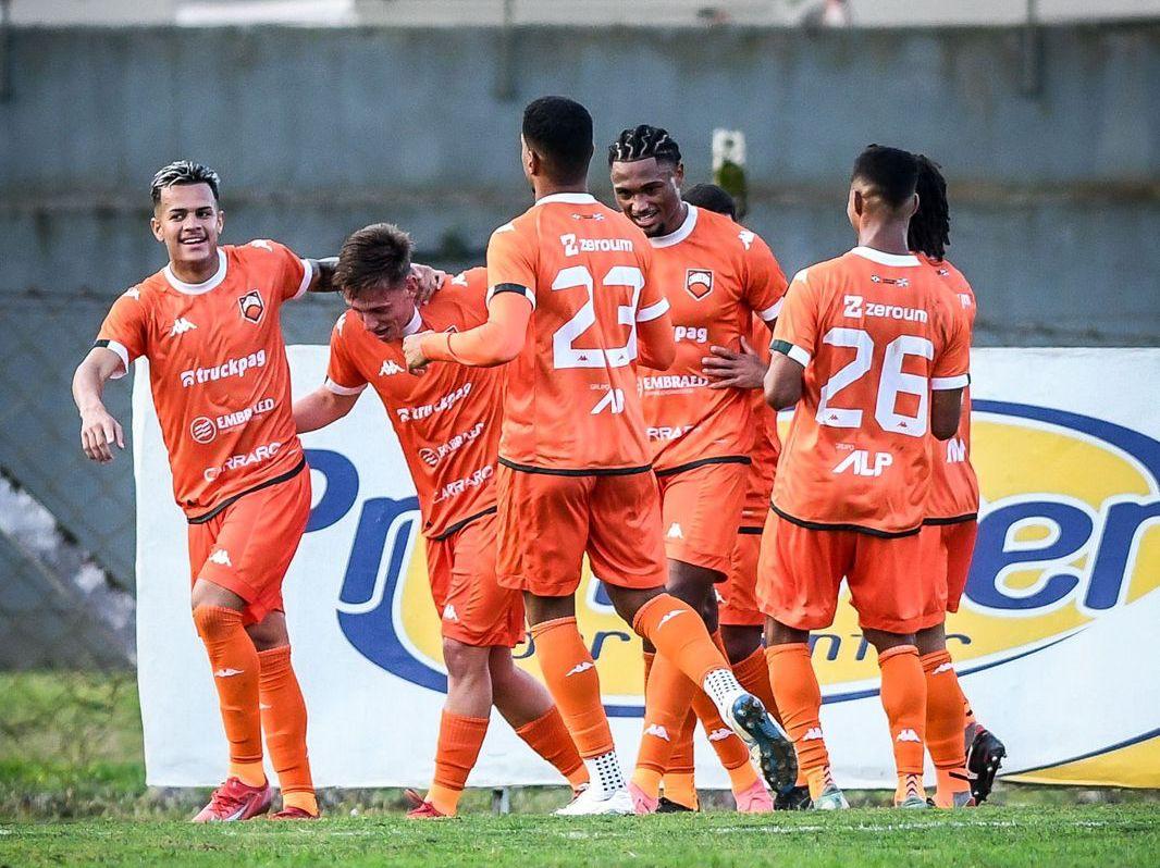 Fim de semana movimenta o futebol catarinense com vitórias e pressão na tabela