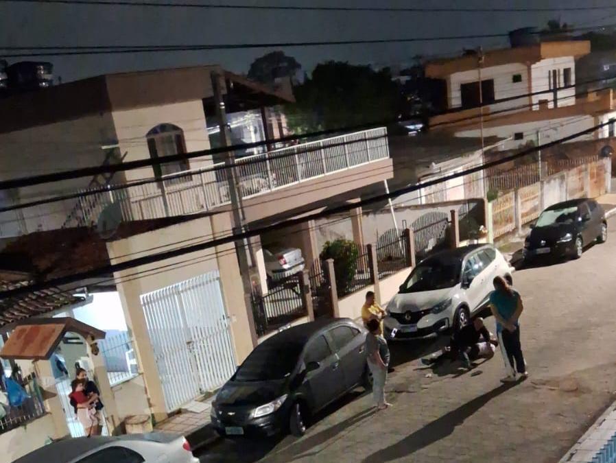 Funcionário incendeia carro do patrão após briga em Navegantes