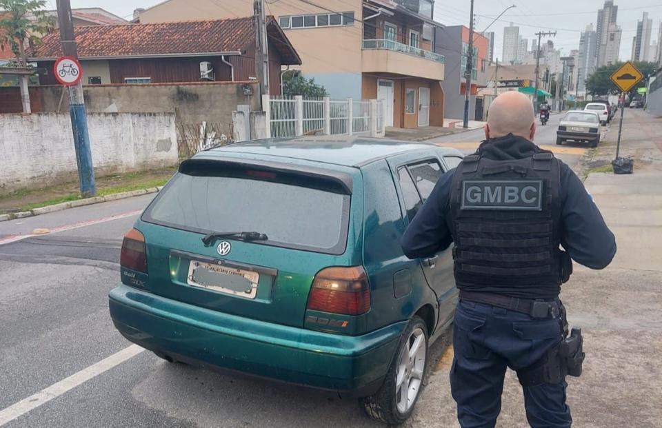 Guarda Municipal recupera carro furtado 40 minutos após denúncia em Balneário Camboriú