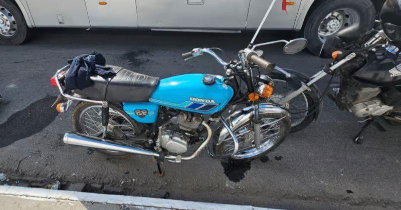 Idoso de 74 anos morre após colisão entre moto e ônibus escolar em Itajaí