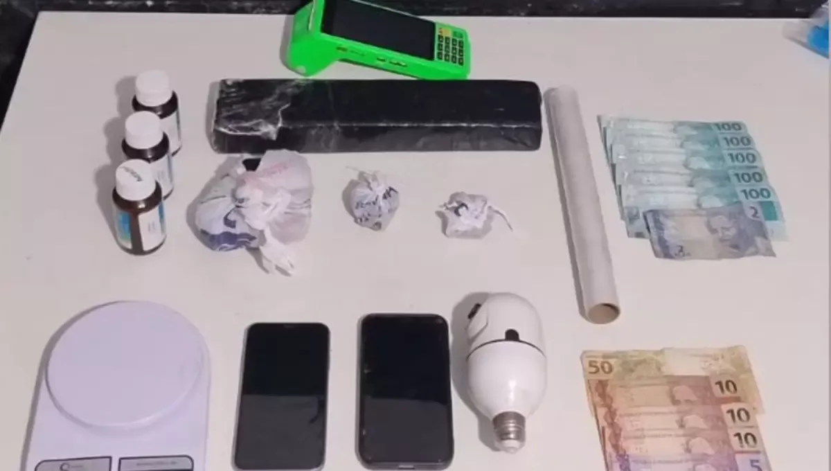 PM de Itajaí prende quatro e descobre depósito de drogas em operação no bairro Cordeiros