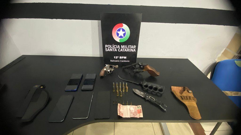 Quatro são presos e armas são apreendidas pela PM em Balneário Camboriú