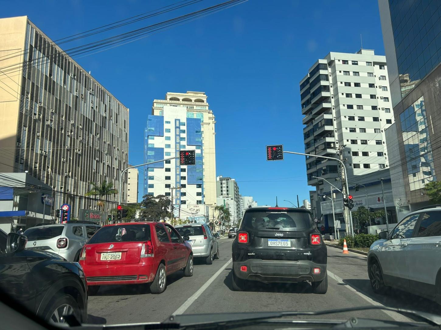 Quinta-feira tem frio, céu azul e temperaturas agradáveis em Itajaí e no Vale
