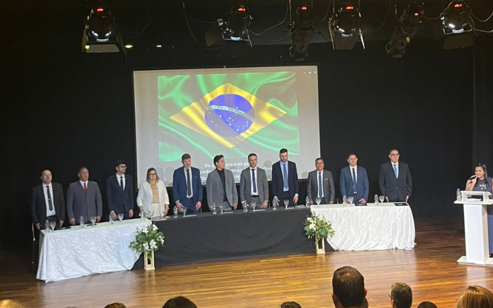 Aniversário de Navegantes: Sessão Solene Comemora 63 Anos de Emancipação com Homenagens a Personalidades Locais, e Prefeito Destaca a Dedicação dos Servidores Públicos
