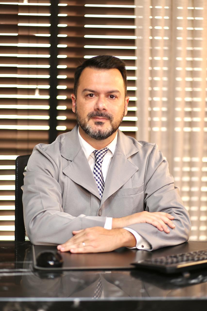 Dr. Denys Deucher Tomio Médico Psiquiatra e Psicogeriatra CRM/SC 13018 RQE 11.014/15.731