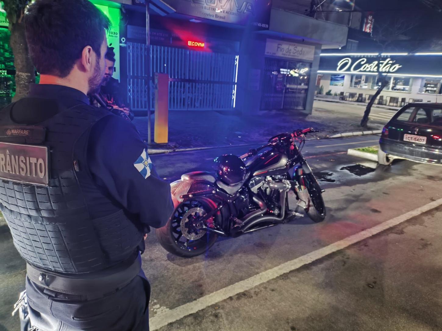 Motocicleta Harley-Davidson é apreendida em Balneário Camboriú