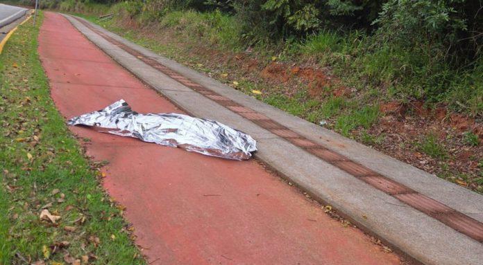 Mulher é encontrada morta em calçada de Camboriú