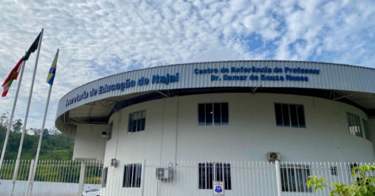 Itajaí abre inscrições para processo seletivo de professores ACT 2026