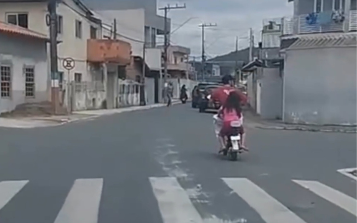 Mobilidade elétrica sem regras: patinetes elétricos colocam pedestres e motoristas em risco em Navegantes