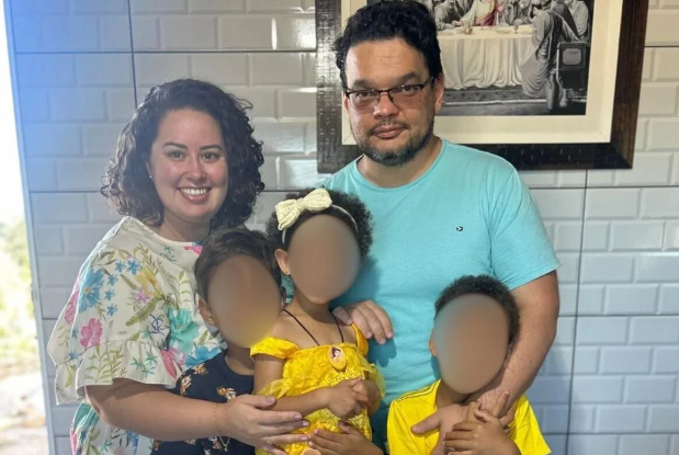 Casal que viralizou com adoção em 6 horas é preso por maus-tratos a filhos