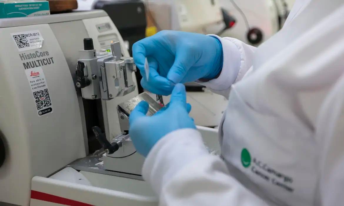 Novembro azul: diagnóstico precoce aumenta as chances de cura do câncer de próstata