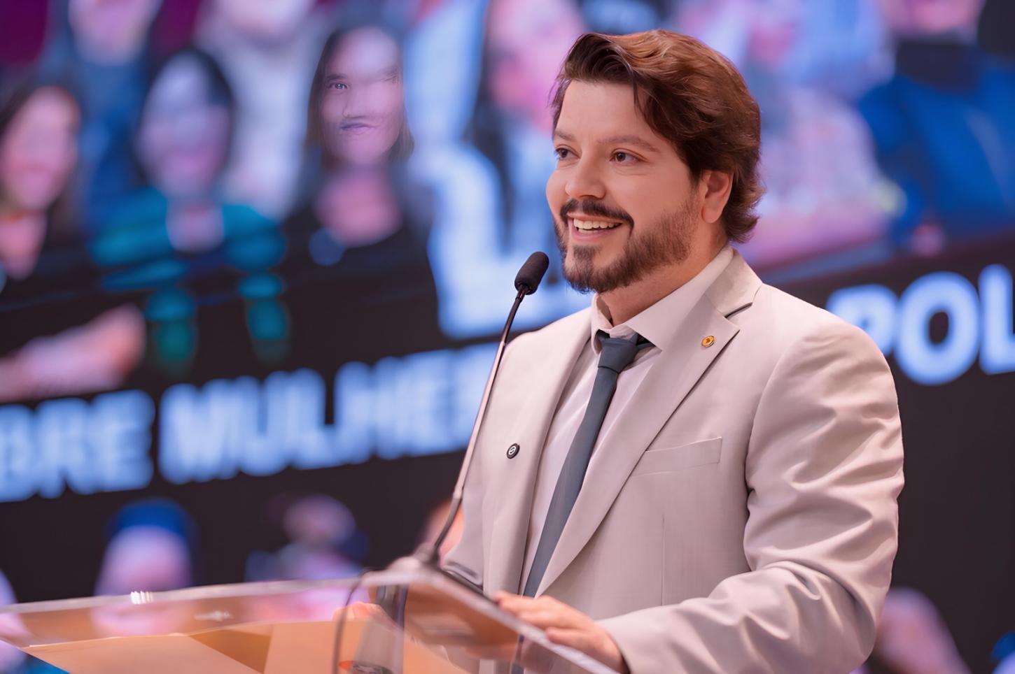 Deputado Alex Brasil é autor de lei que proíbe cotas raciais e ideológicas em universidades públicas de SC