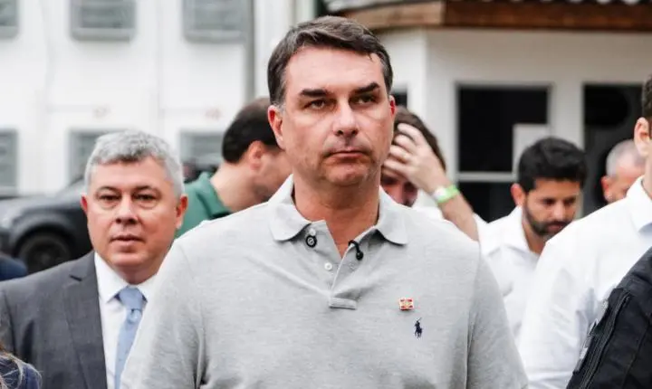 Flávio Bolsonaro atua no Senado em pautas econômicas e políticas