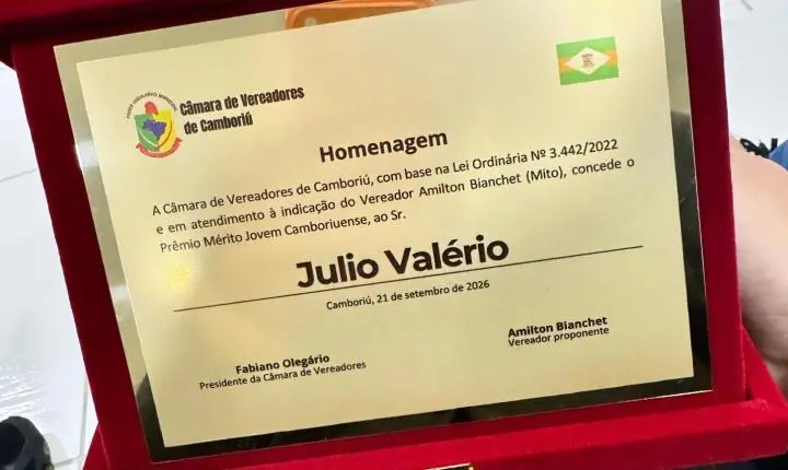 Julio Valério ganha Prêmio Jovem Camboriuense