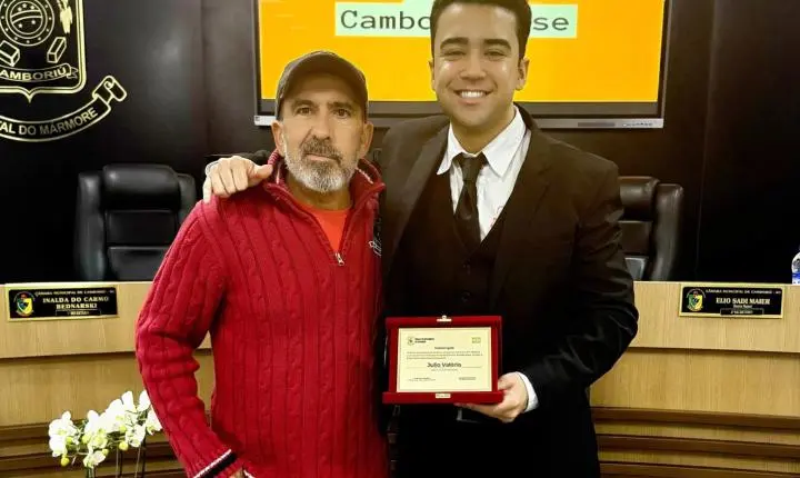 Julio Valério ganha Prêmio Jovem Camboriuense