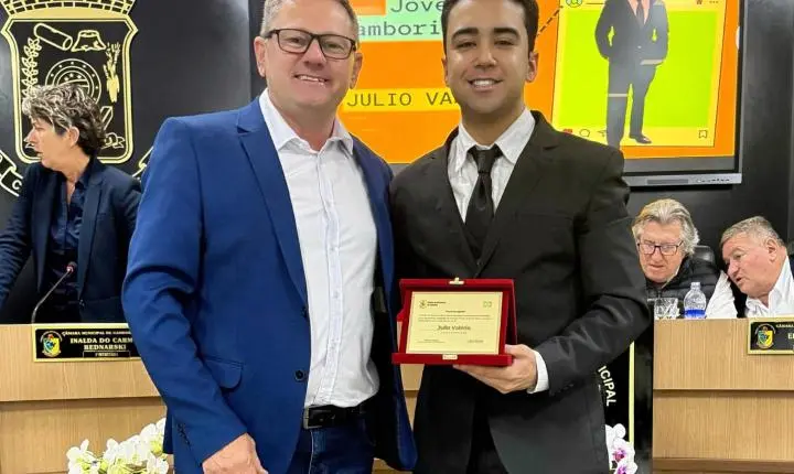 Julio Valério ganha Prêmio Jovem Camboriuense