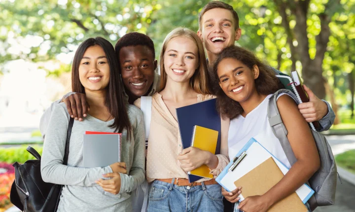 Primeiro emprego: 5 cursos online que podem ajudar jovens a fortalecer o currículo e se preparar para o mercado de trabalho