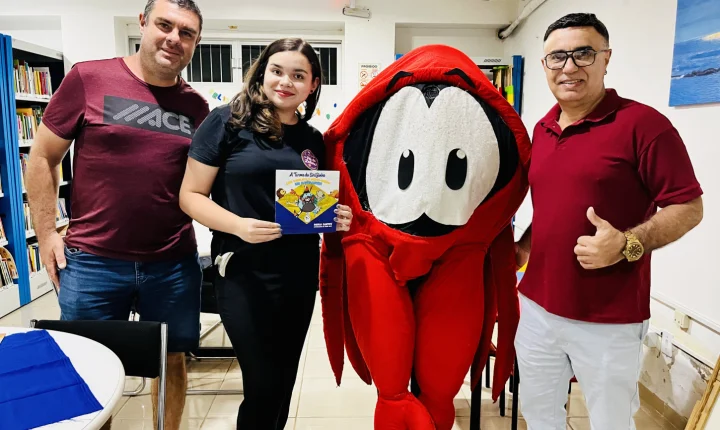 Sexto livro de Paulo Santos é lançado em Navegantes e reúne autoridades, educadores e comunidade