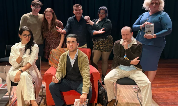 “TOC TOC” estreia em Balneário Camboriú com humor, encontros inesperados e reflexão sobre saúde mental